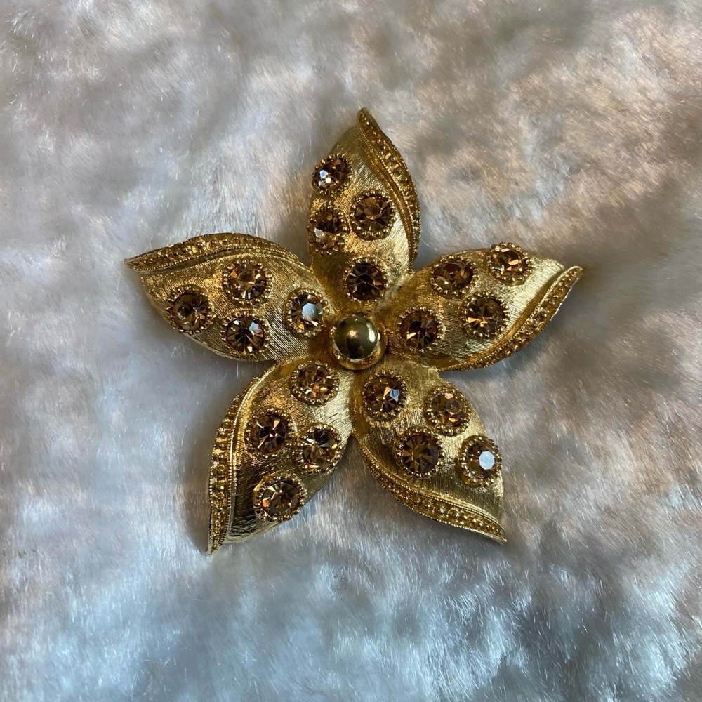 🍀VTG Signed “CATHE” Gold Star Brooch with Rhinestones Starfish Design